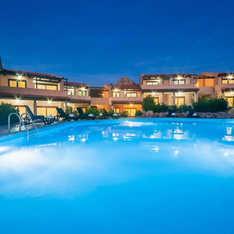 piscina-by-night